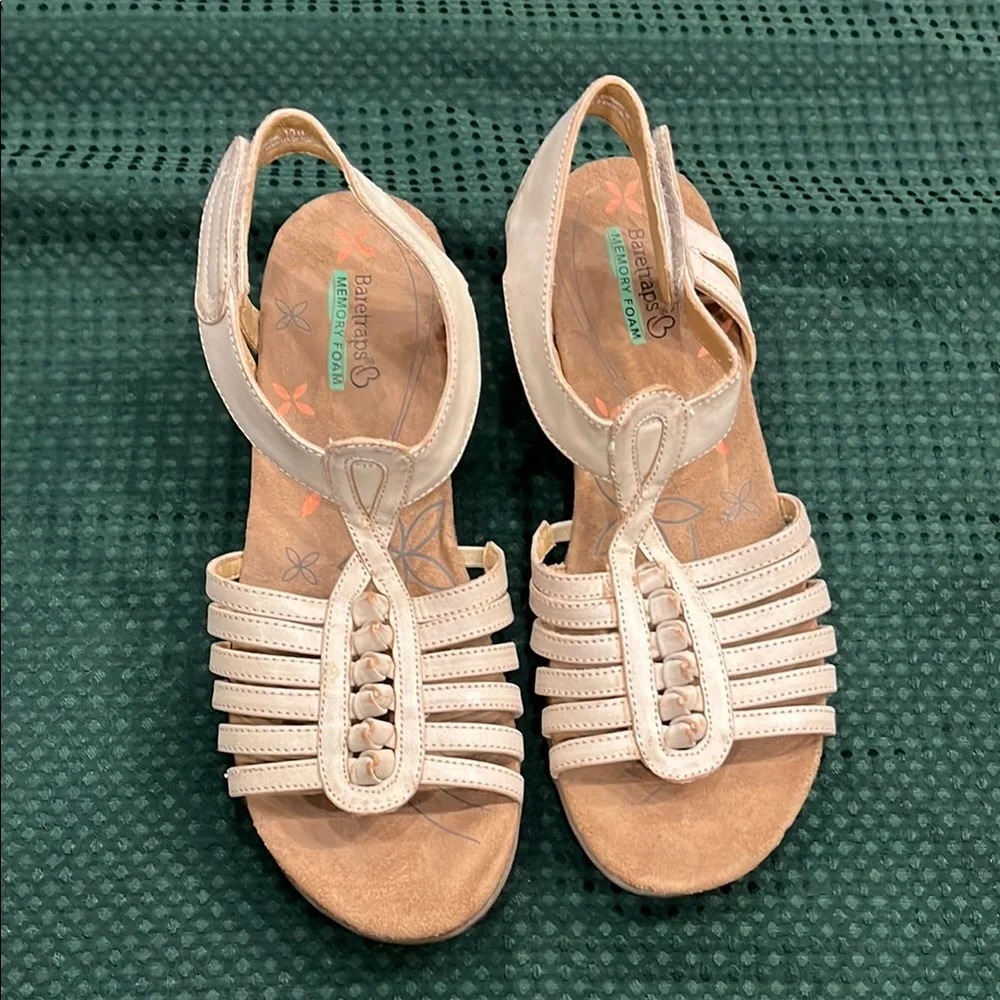 BareTraps‎ Women's Cream Sandals